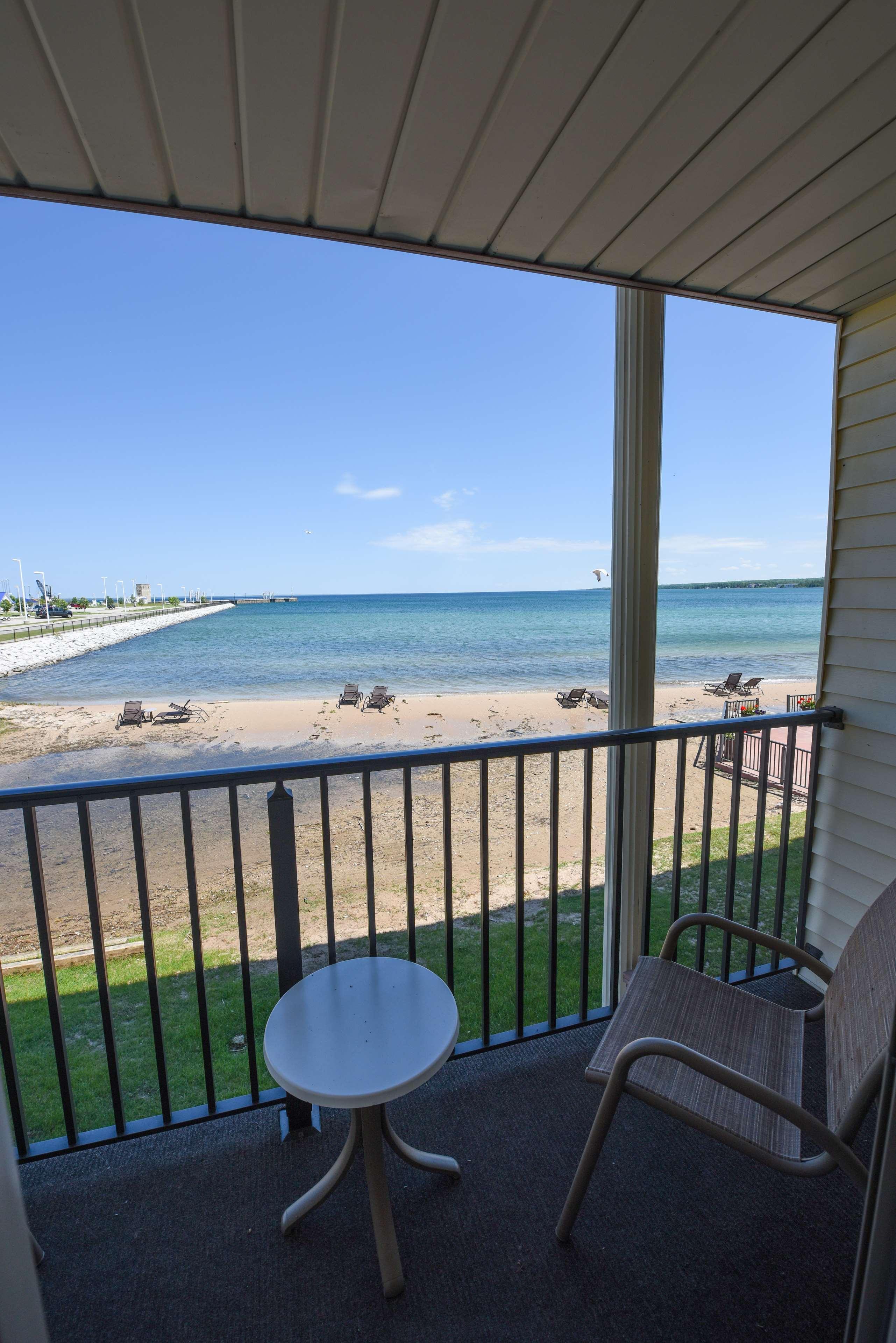 Best Western Plus Dockside Waterfront Inn Макіно-Сіті Екстер'єр фото