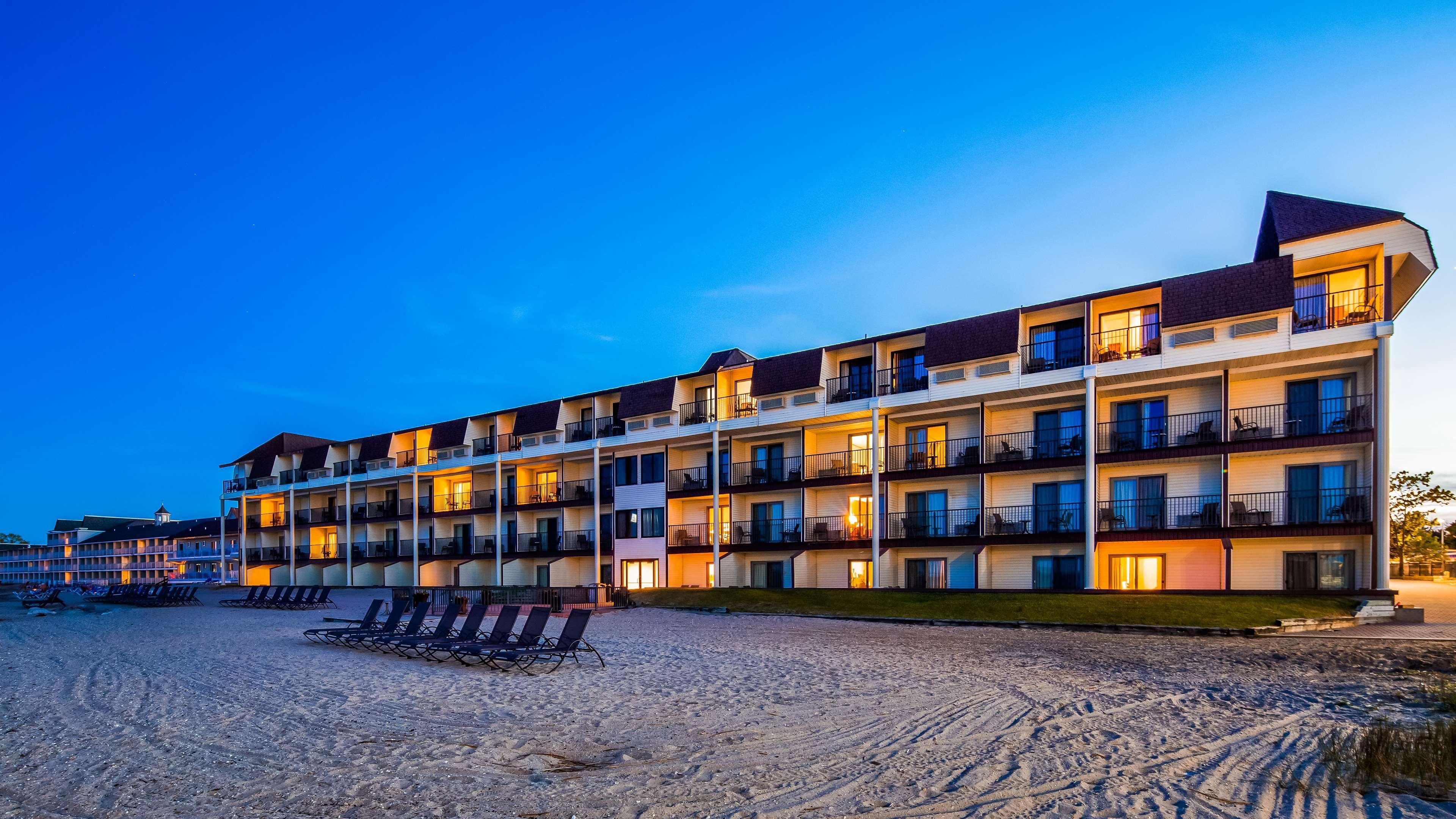 Best Western Plus Dockside Waterfront Inn Макіно-Сіті Екстер'єр фото