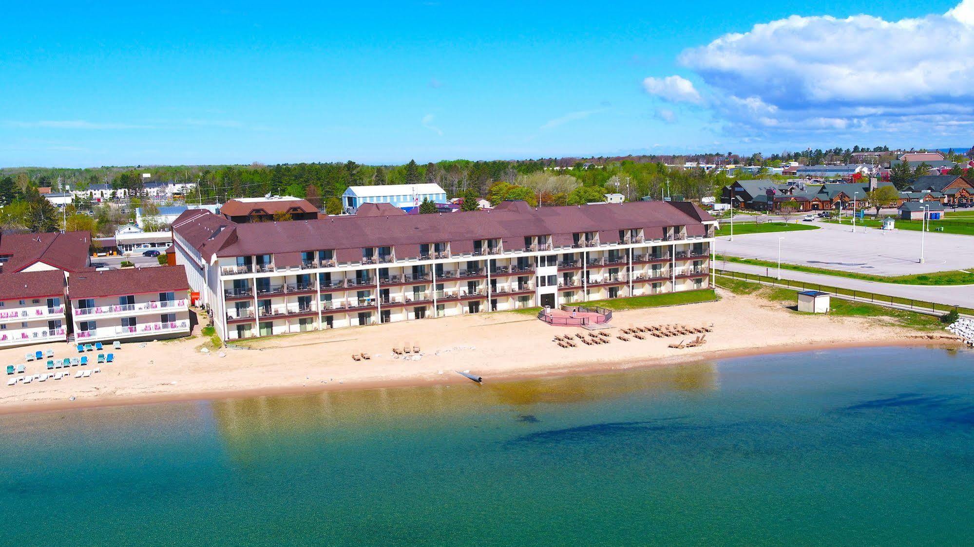 Best Western Plus Dockside Waterfront Inn Макіно-Сіті Екстер'єр фото