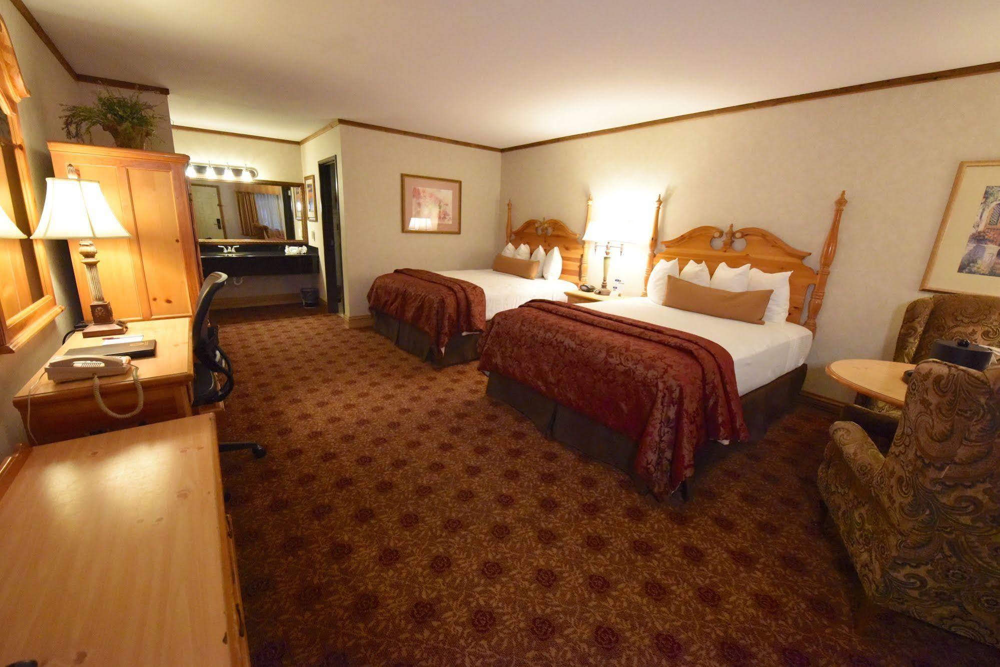 Best Western Plus Dockside Waterfront Inn Макіно-Сіті Екстер'єр фото