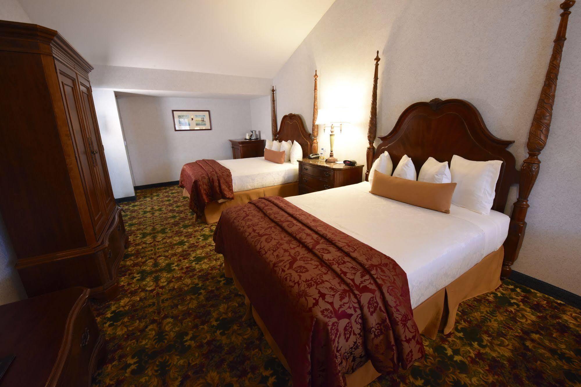 Best Western Plus Dockside Waterfront Inn Макіно-Сіті Екстер'єр фото