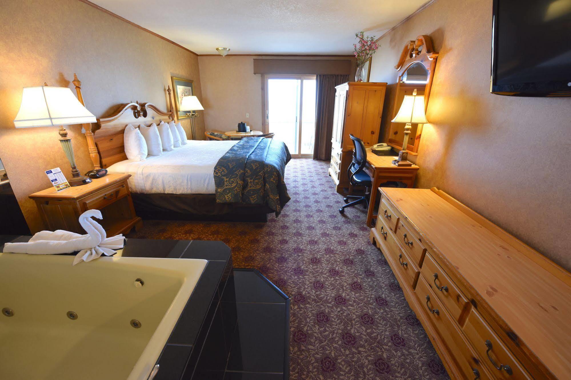 Best Western Plus Dockside Waterfront Inn Макіно-Сіті Екстер'єр фото