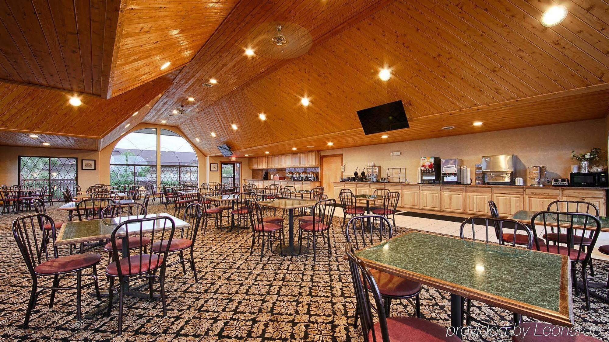 Best Western Plus Dockside Waterfront Inn Макіно-Сіті Екстер'єр фото